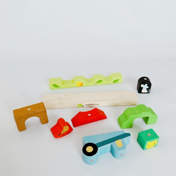 Tender Leaf Toys Garden Wooden Magnetic Puzzle - Picture 4 of 9